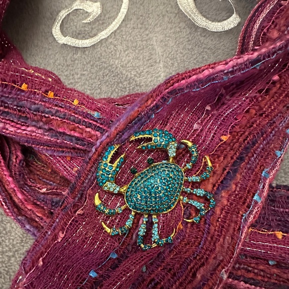 Sparkling Ocean Blue Crab Brooch - Picture 3 of 9